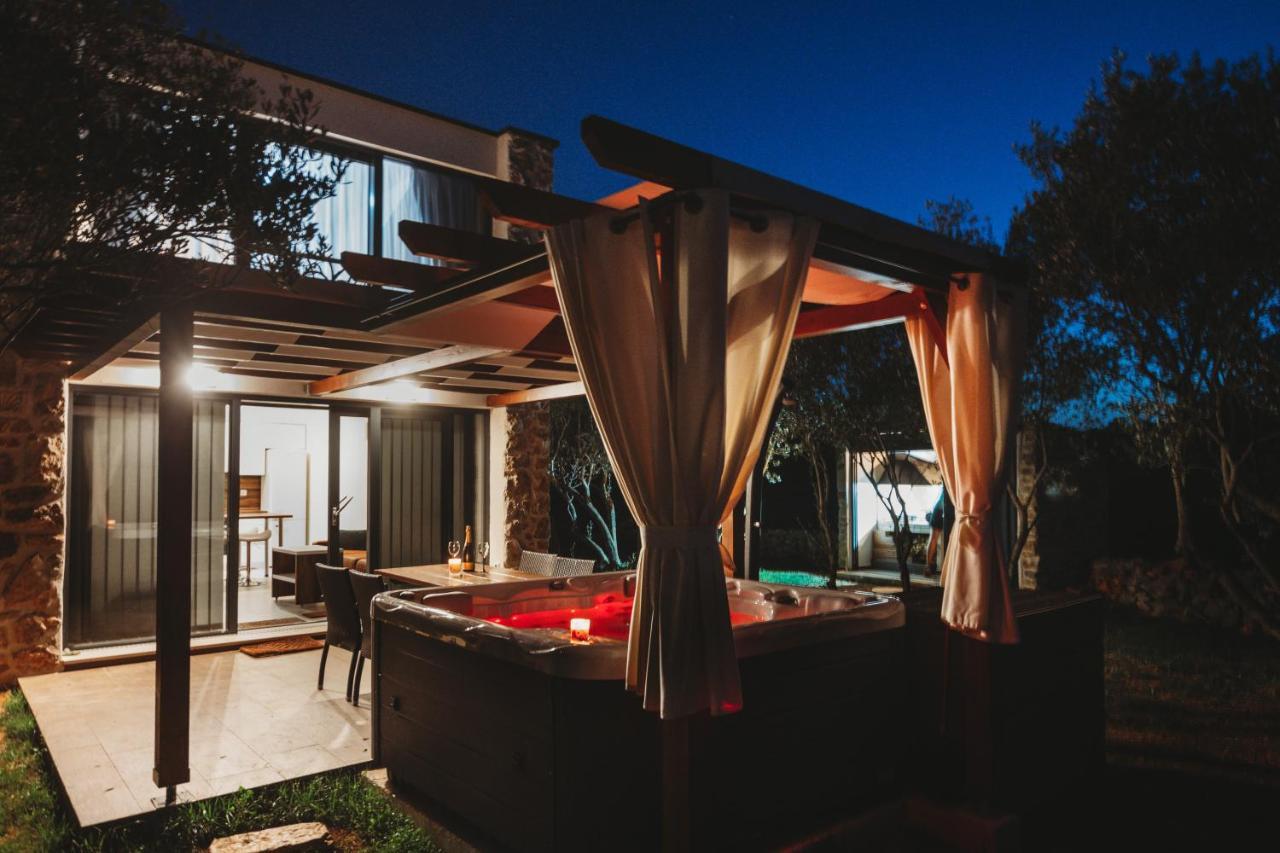 Capesanta Atraktivna Kamena Kucica Villa Lukoran ภายนอก รูปภาพ